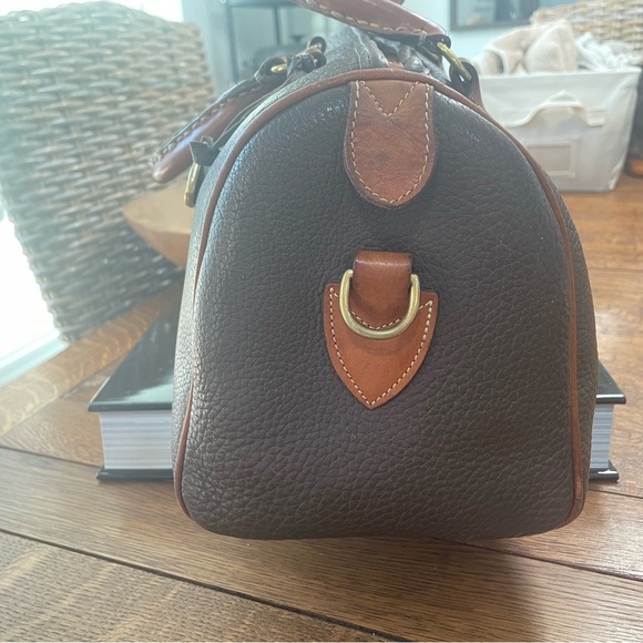 Vintage Dooney and Bourke large satchel bag with Shoulder Strap - Picture 4 of 15